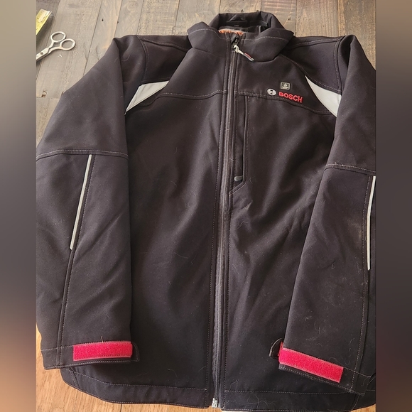 Bosch woman's heated jacket.  Works great, battery and charger included. MED. - Picture 3 of 6